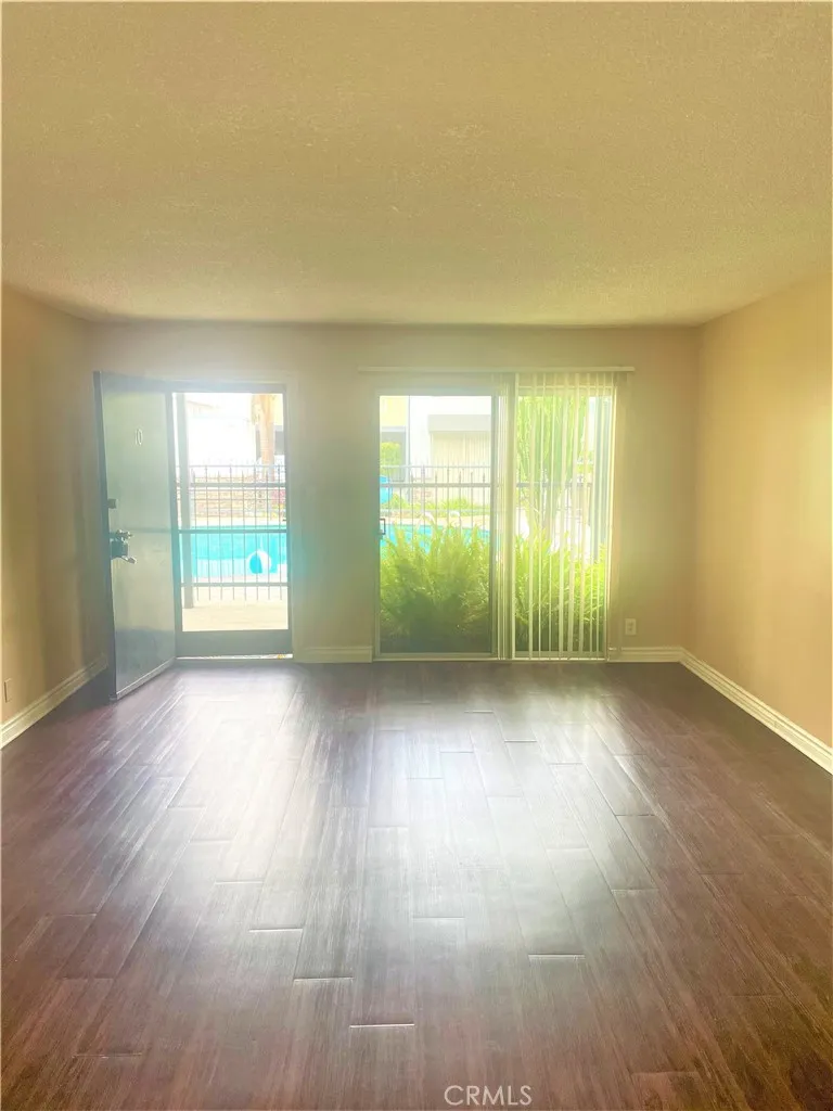 931 W 19th Street #10 Costa Mesa, CA 92627