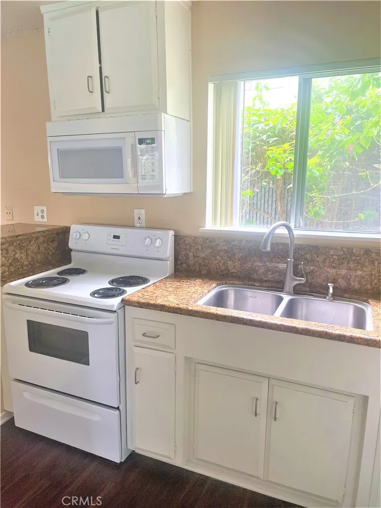 931 W 19th Street #10 Costa Mesa, CA 92627