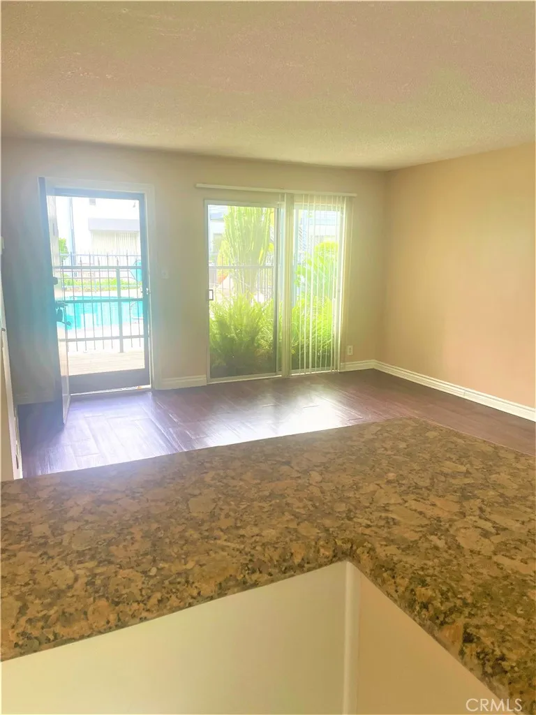931 W 19th Street #10 Costa Mesa, CA 92627