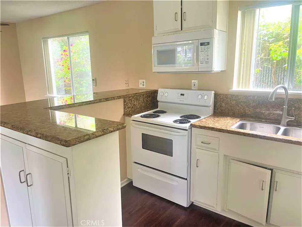 931 W 19th Street #10 Costa Mesa, CA 92627