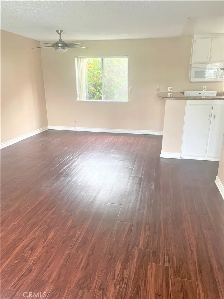 931 W 19th Street #10 Costa Mesa, CA 92627