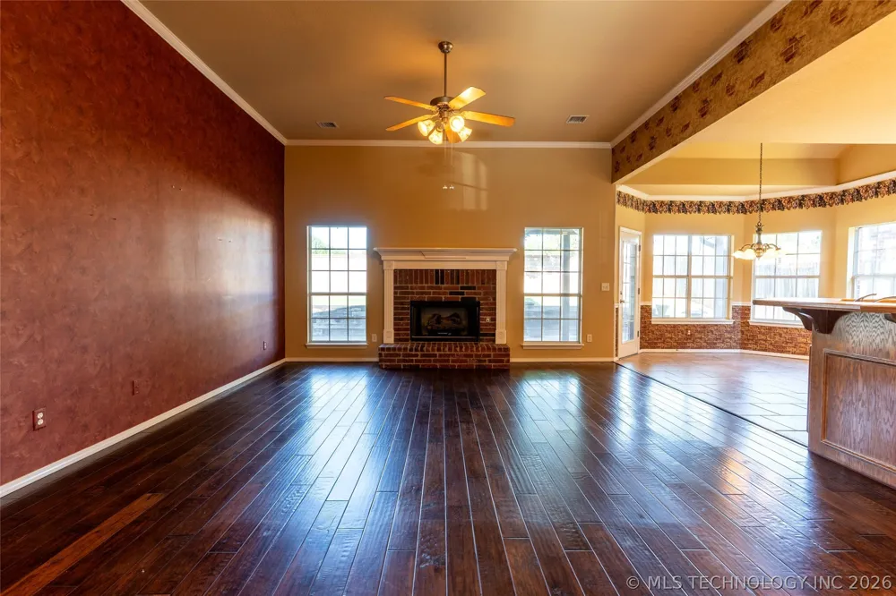 4213 S Palm Avenue Broken Arrow, OK 74011
