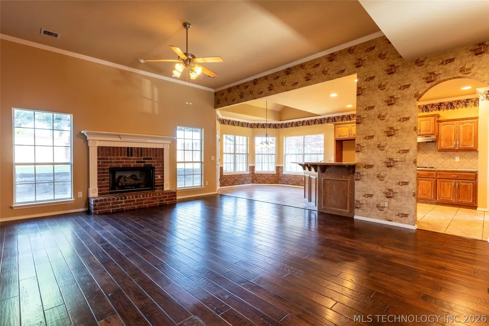 4213 S Palm Avenue Broken Arrow, OK 74011