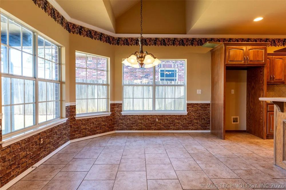 4213 S Palm Avenue Broken Arrow, OK 74011