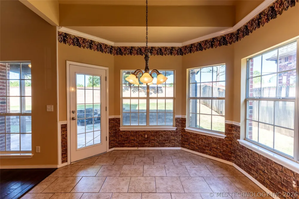 4213 S Palm Avenue Broken Arrow, OK 74011
