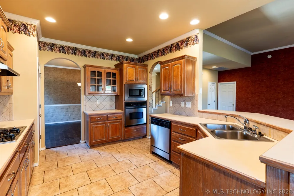 4213 S Palm Avenue Broken Arrow, OK 74011