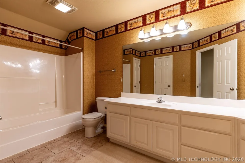 4213 S Palm Avenue Broken Arrow, OK 74011