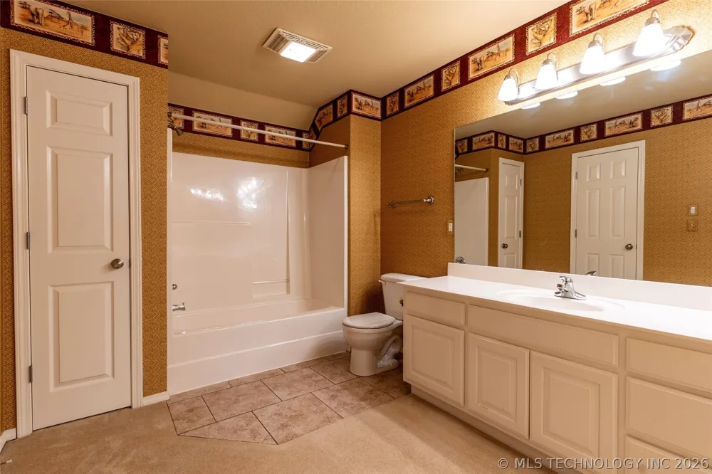 4213 S Palm Avenue Broken Arrow, OK 74011