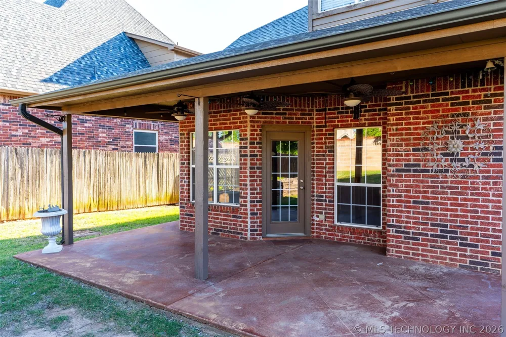4213 S Palm Avenue Broken Arrow, OK 74011