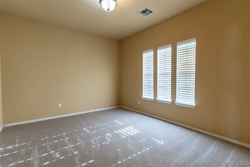 4213 S Palm Avenue Broken Arrow, OK 74011