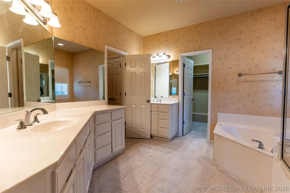 4213 S Palm Avenue Broken Arrow, OK 74011