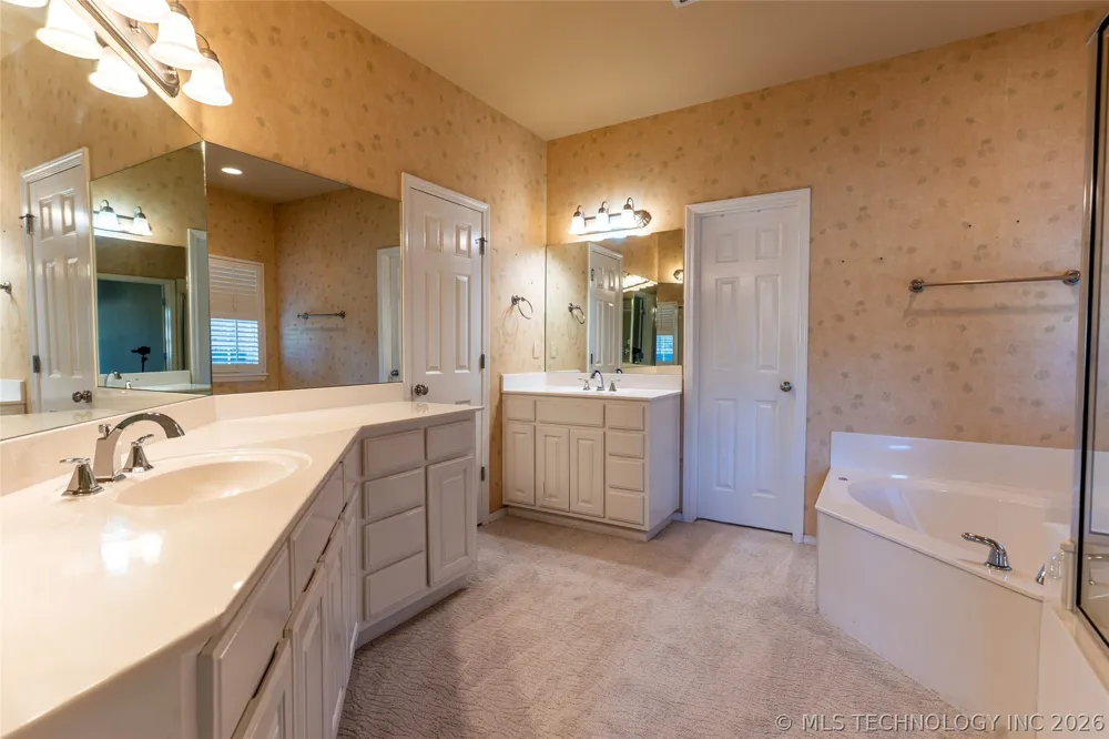 4213 S Palm Avenue Broken Arrow, OK 74011