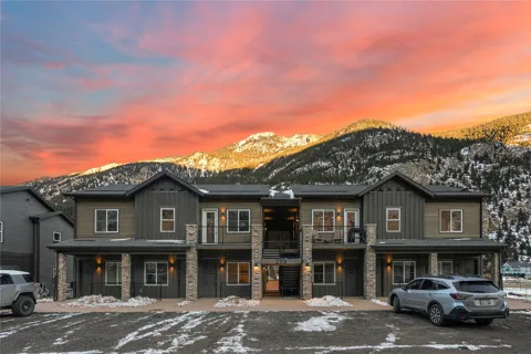 2121 Hummingbird Way #204