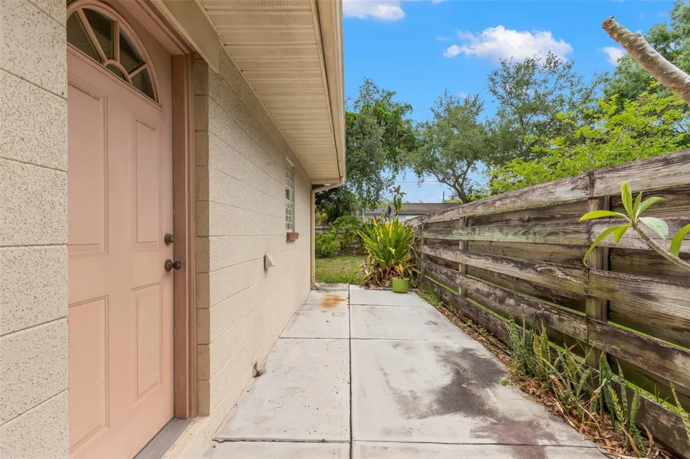2616 S TORONTO AVENUE Tampa, FL 33629