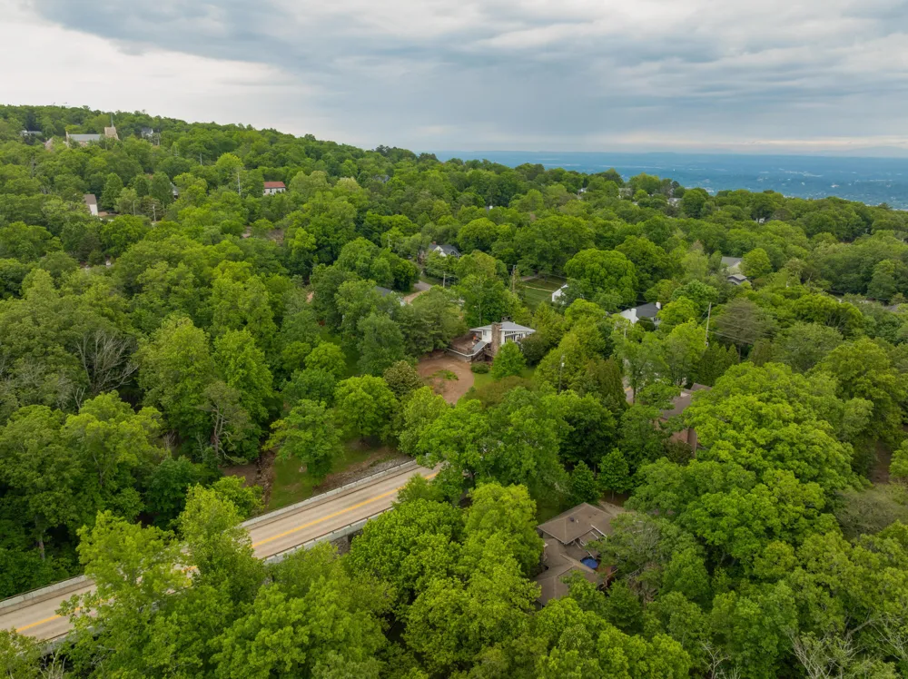 508 Scenic Highway Lookout Mountain, TN 37350