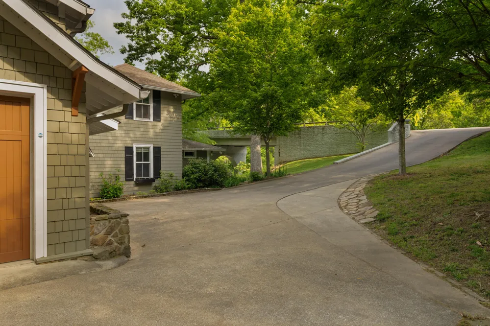 508 Scenic Highway Lookout Mountain, TN 37350