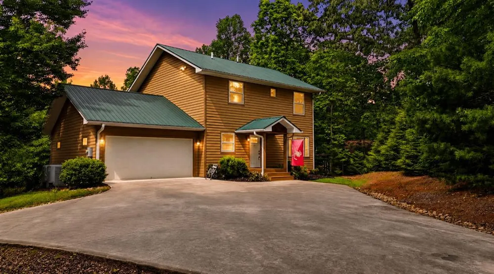 Underburg Ln Franklin, NC 28734