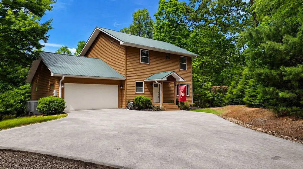 Underburg Ln Franklin, NC 28734
