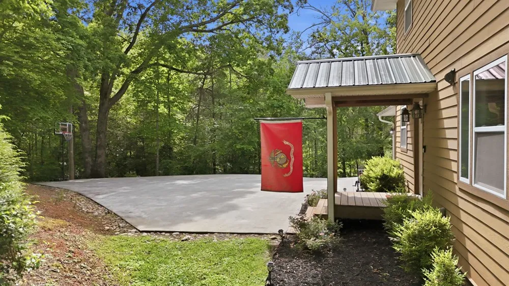 Underburg Ln Franklin, NC 28734