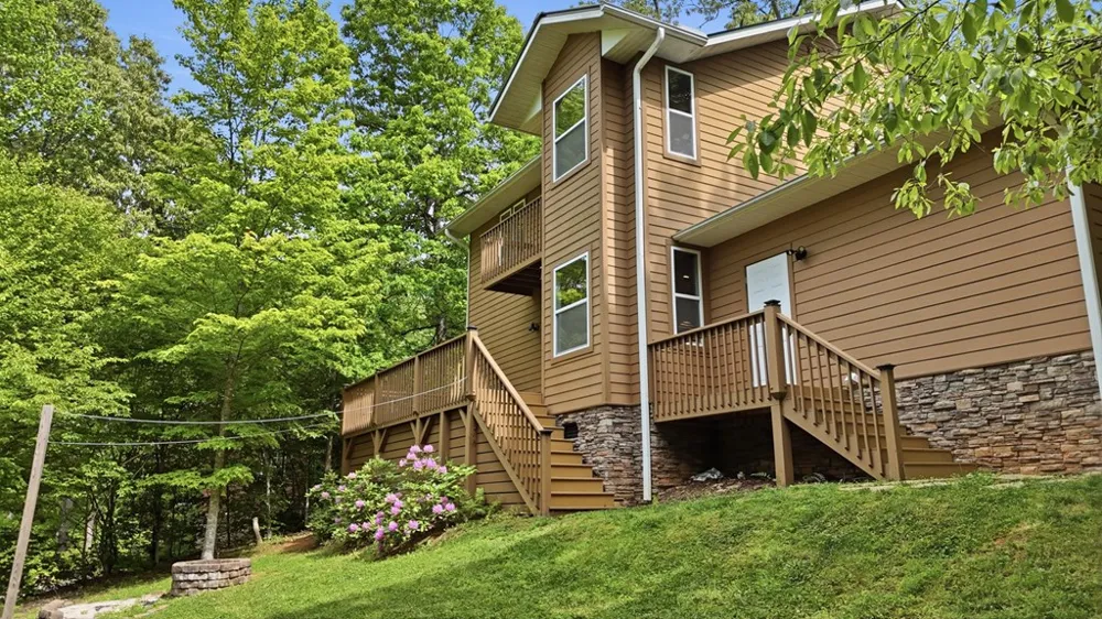Underburg Ln Franklin, NC 28734