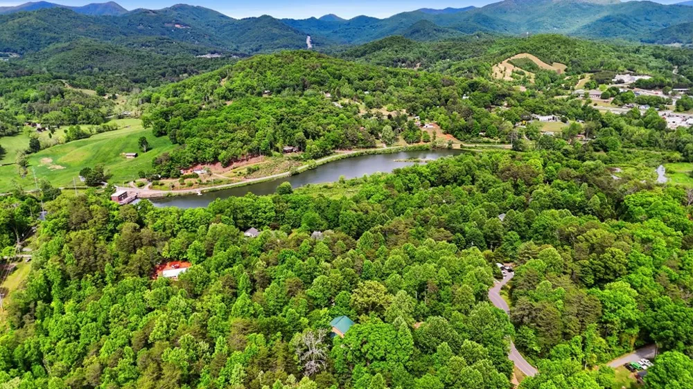 Underburg Ln Franklin, NC 28734
