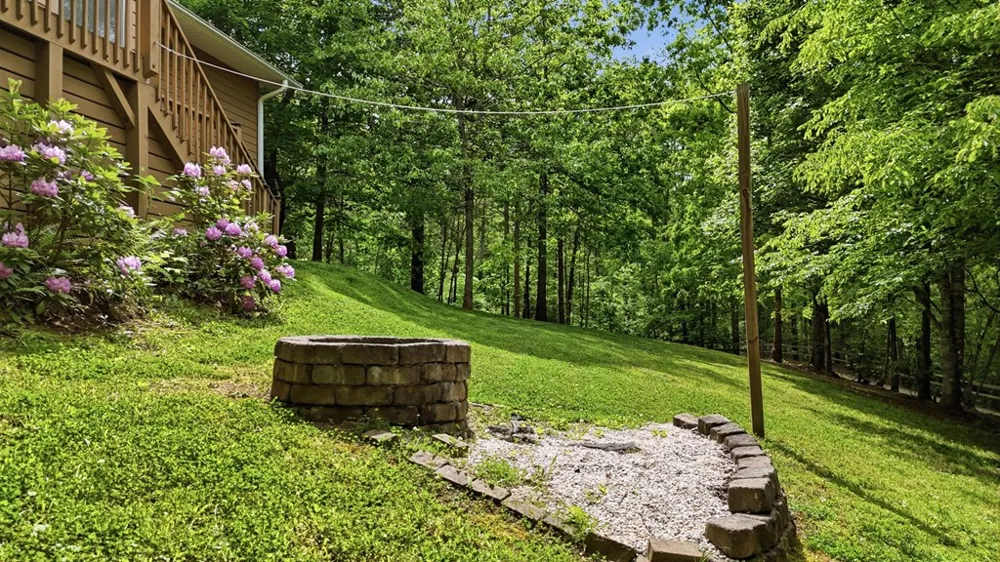 Underburg Ln Franklin, NC 28734