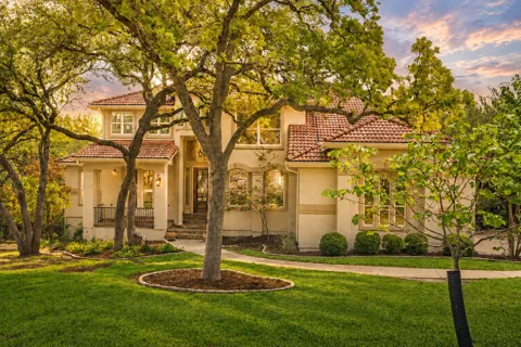 2901 Demona Drive