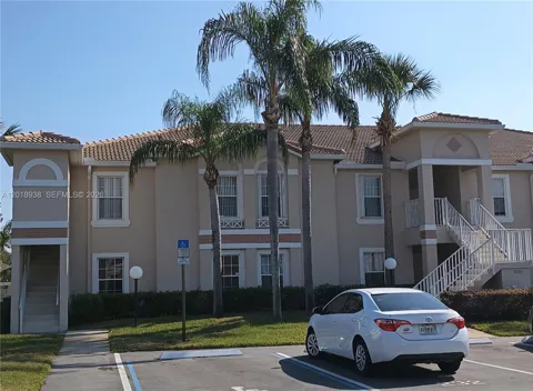 13325 Fairway Glen #201