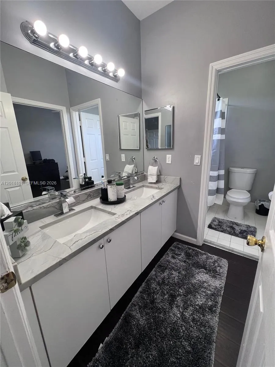 681 NW 42nd Ave #- Plantation, FL 33317
