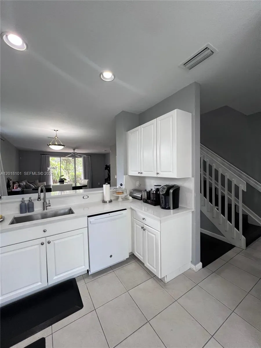 681 NW 42nd Ave #- Plantation, FL 33317