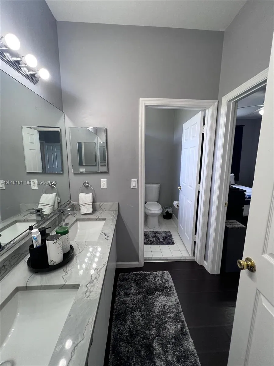 681 NW 42nd Ave #- Plantation, FL 33317