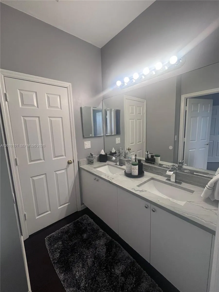 681 NW 42nd Ave #- Plantation, FL 33317