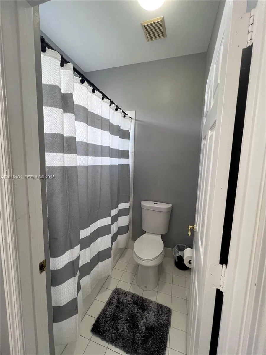681 NW 42nd Ave #- Plantation, FL 33317