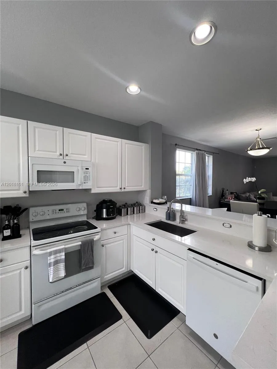 681 NW 42nd Ave #- Plantation, FL 33317
