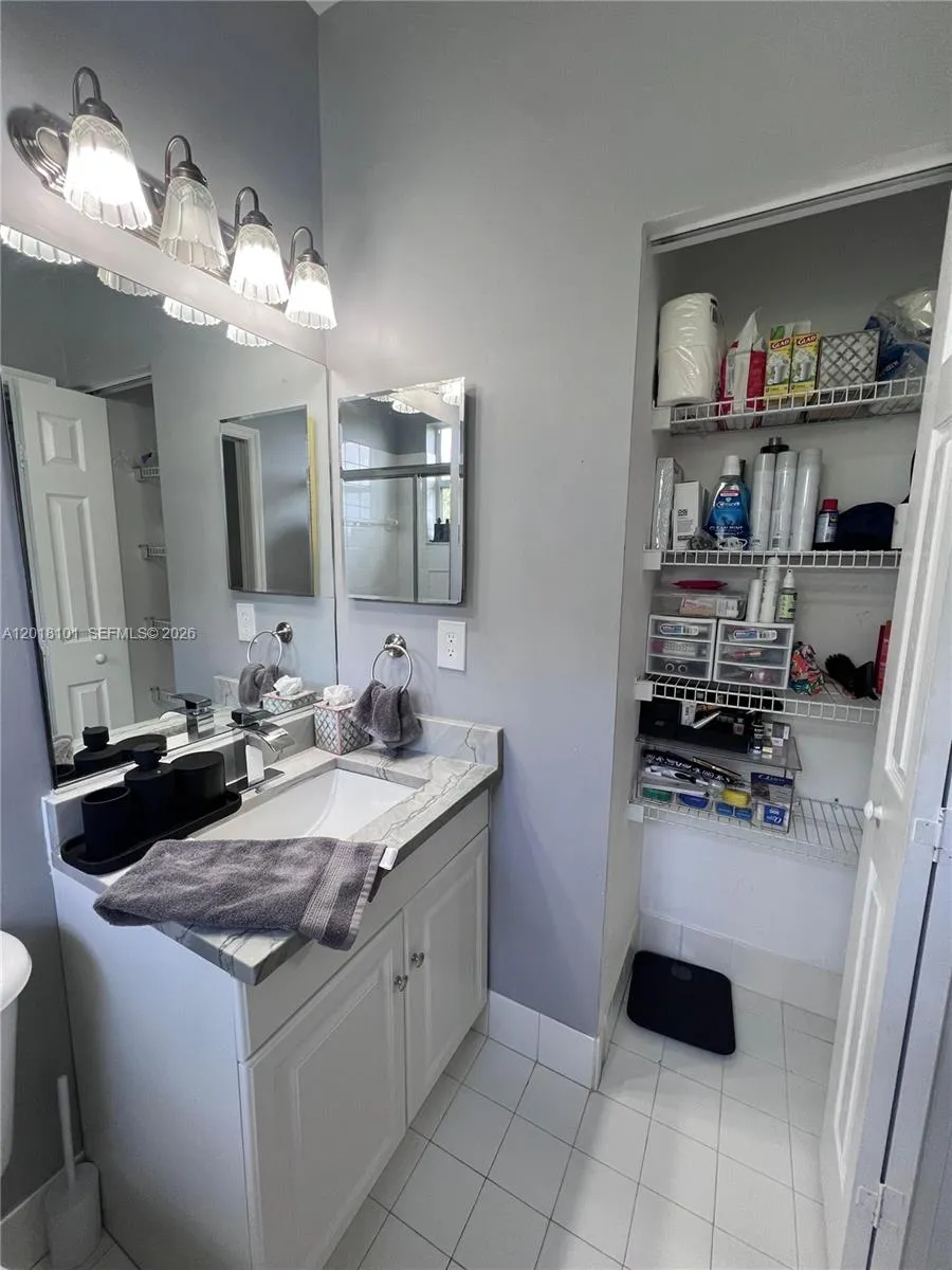 681 NW 42nd Ave #- Plantation, FL 33317
