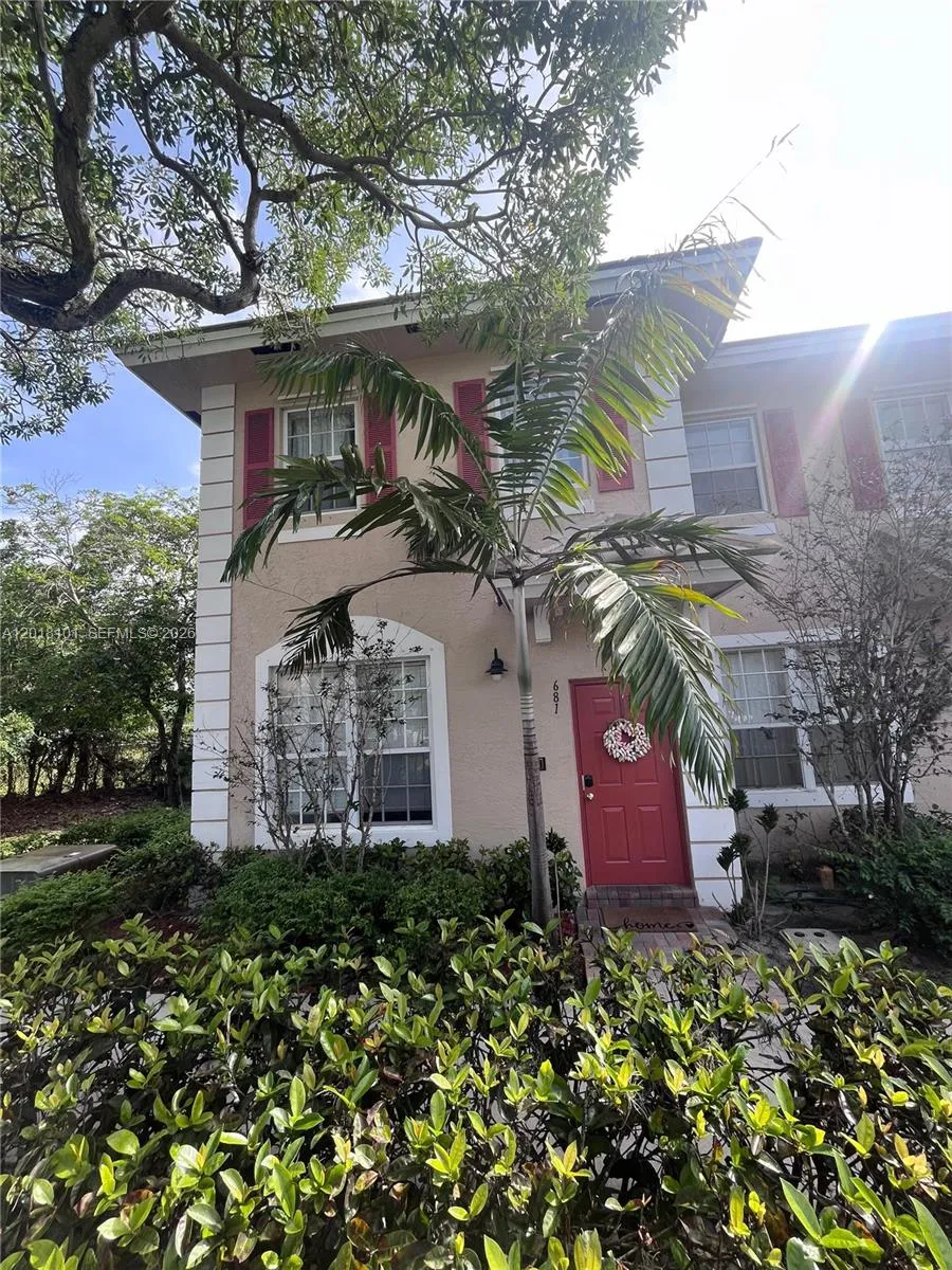 681 NW 42nd Ave #- Plantation, FL 33317