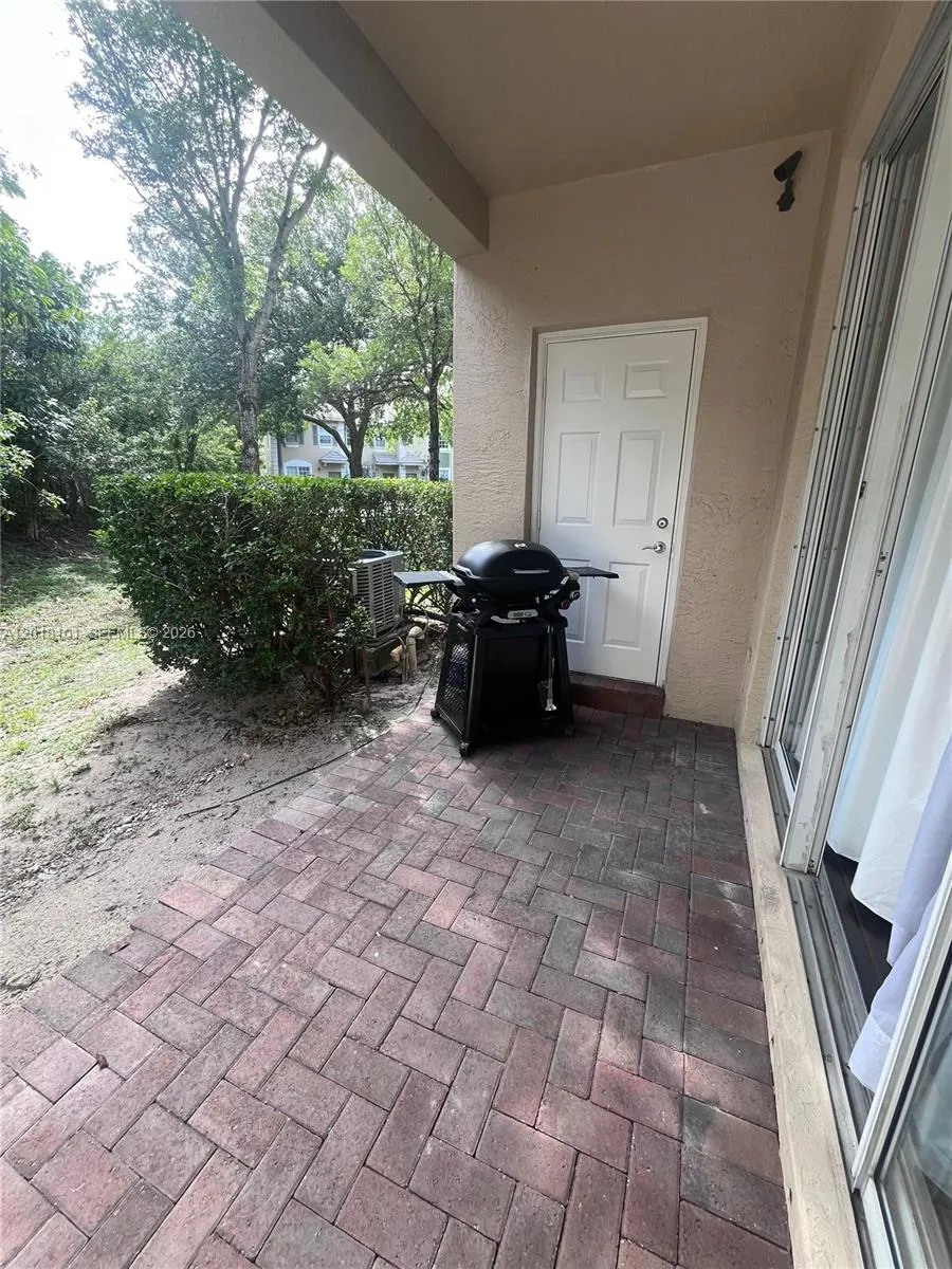 681 NW 42nd Ave #- Plantation, FL 33317