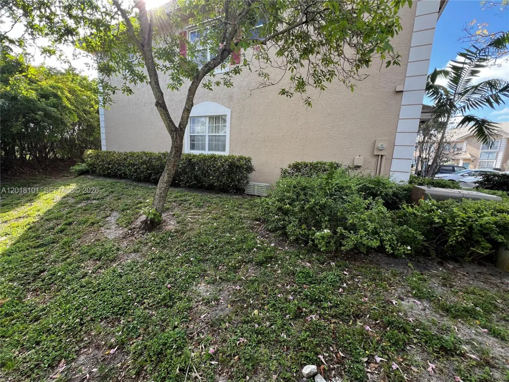 681 NW 42nd Ave #- Plantation, FL 33317