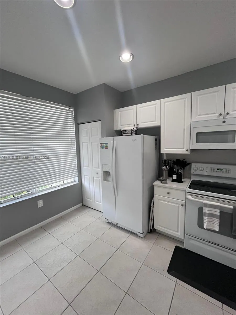681 NW 42nd Ave #- Plantation, FL 33317