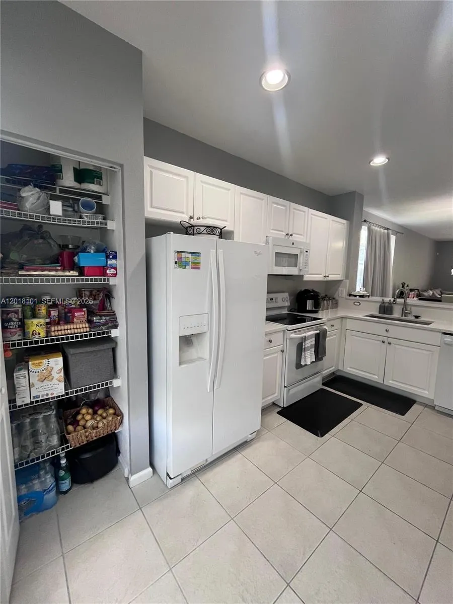 681 NW 42nd Ave #- Plantation, FL 33317