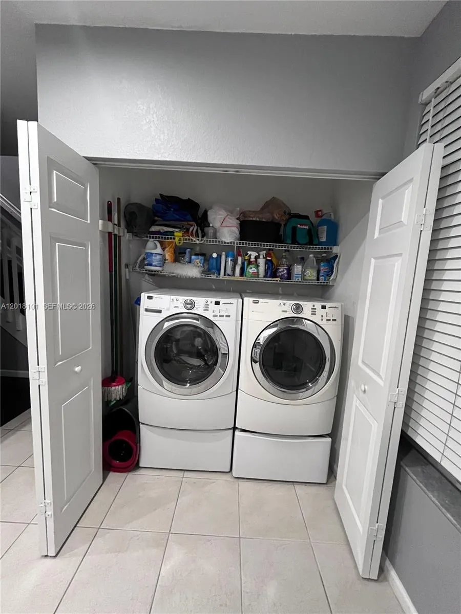 681 NW 42nd Ave #- Plantation, FL 33317
