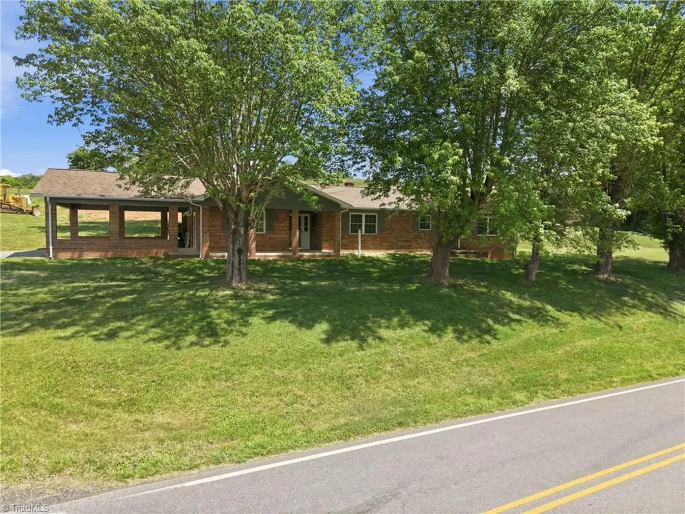 954 Parsonsville Road Purlear, NC 28665