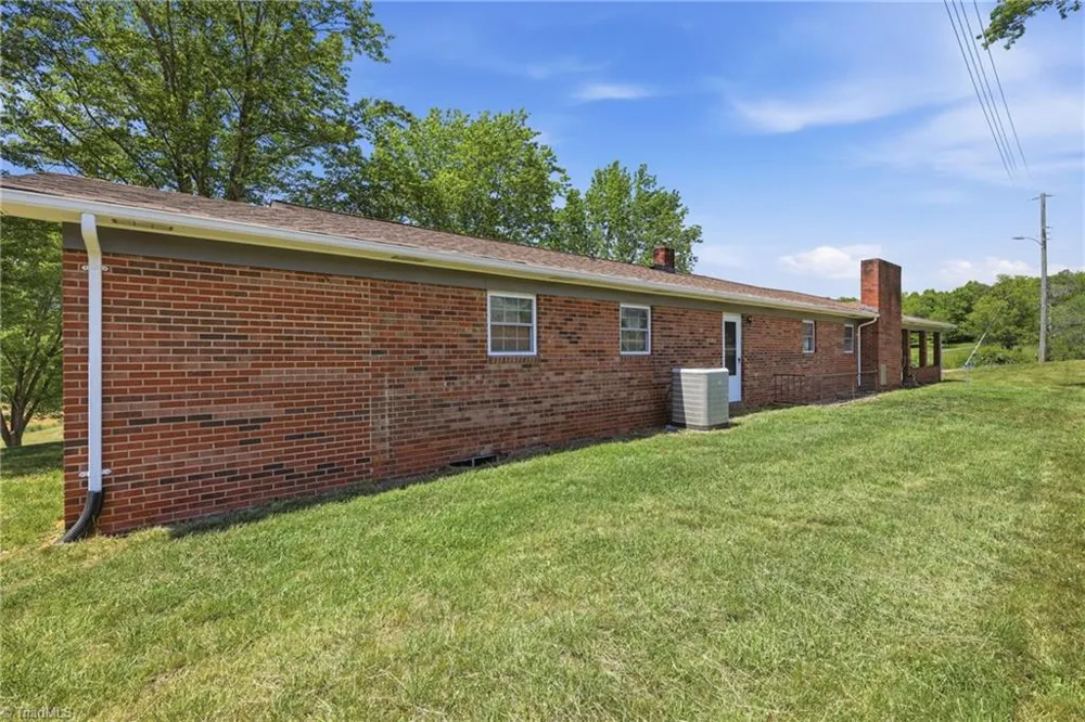 954 Parsonsville Road Purlear, NC 28665