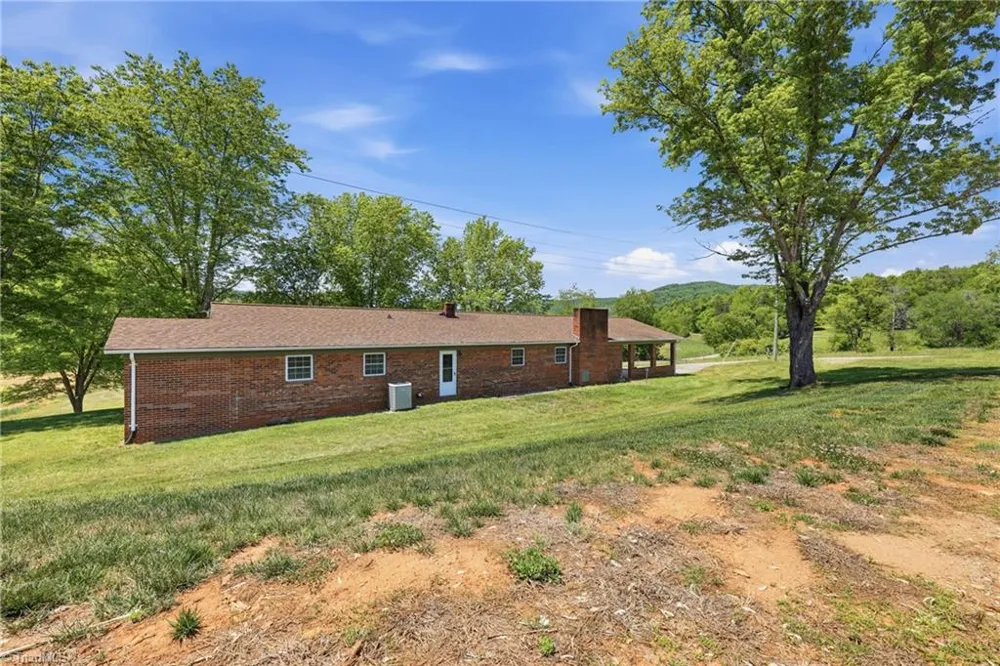 954 Parsonsville Road Purlear, NC 28665