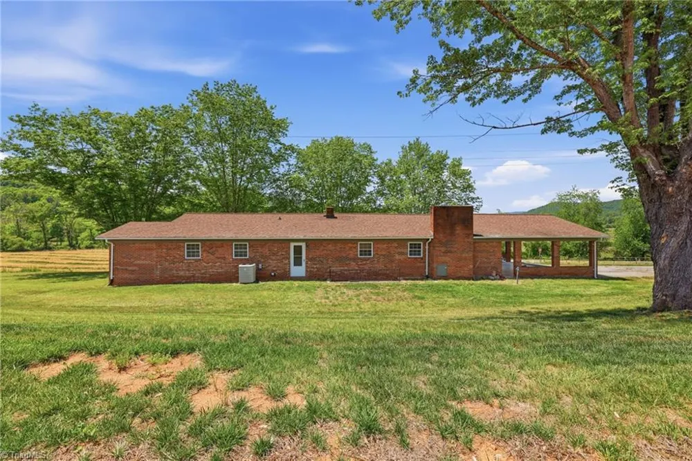 954 Parsonsville Road Purlear, NC 28665
