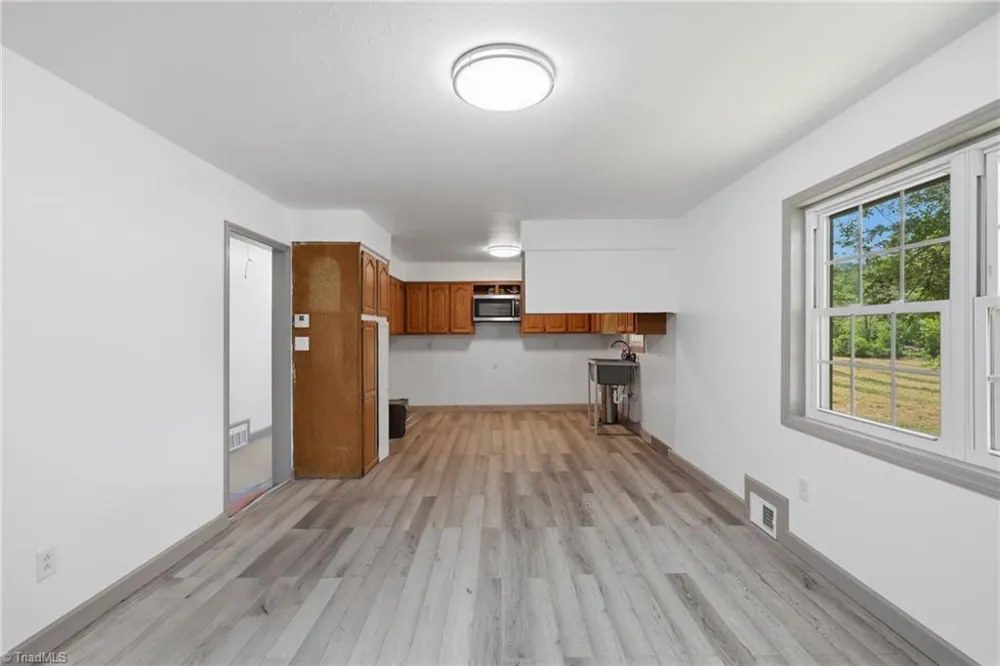 954 Parsonsville Road Purlear, NC 28665