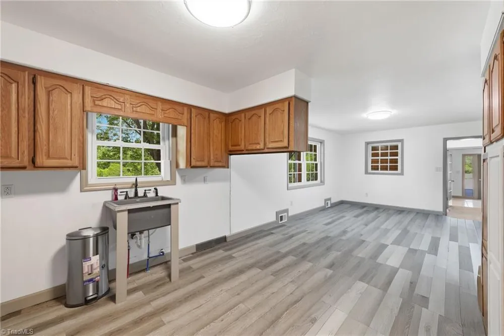 954 Parsonsville Road Purlear, NC 28665