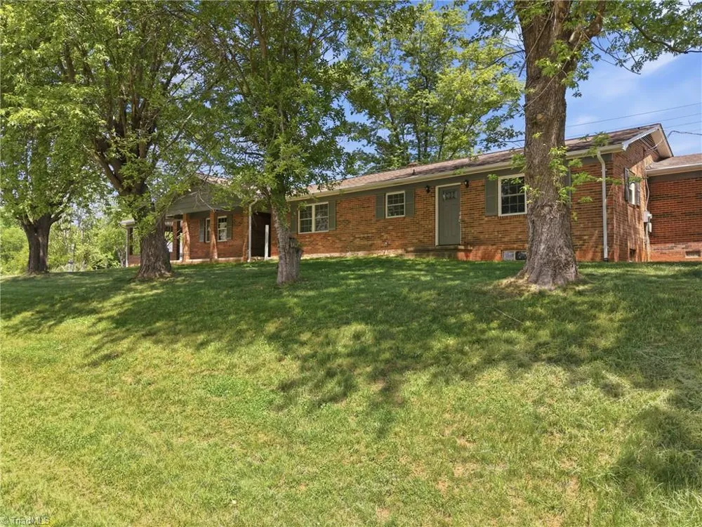 954 Parsonsville Road Purlear, NC 28665