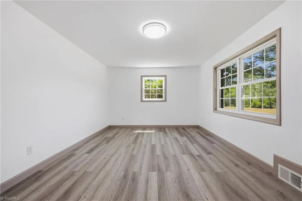 954 Parsonsville Road Purlear, NC 28665