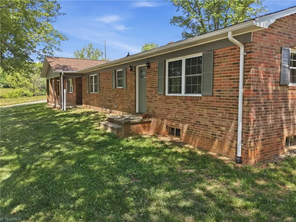 954 Parsonsville Road Purlear, NC 28665